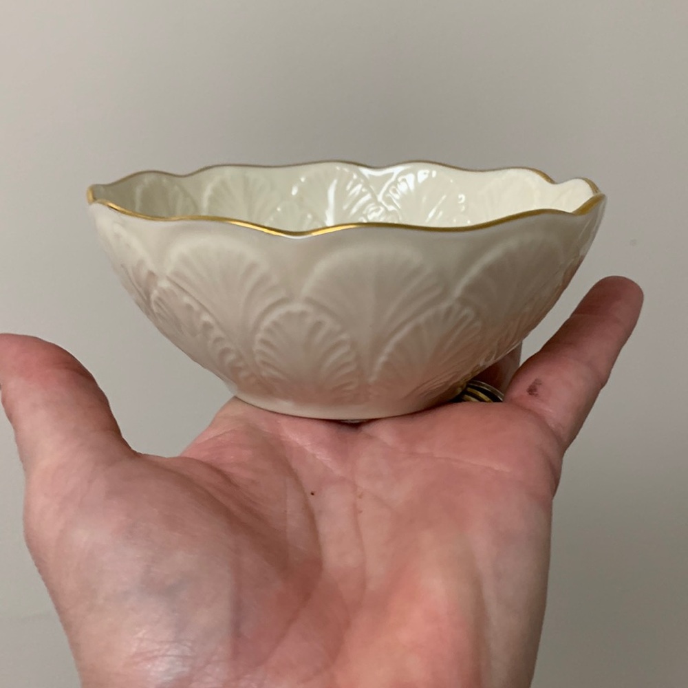 Lenox Sylvan Bowl Ivory Nut Candy Dessert Dish Leaf Pattern 24K Gold Rim USA